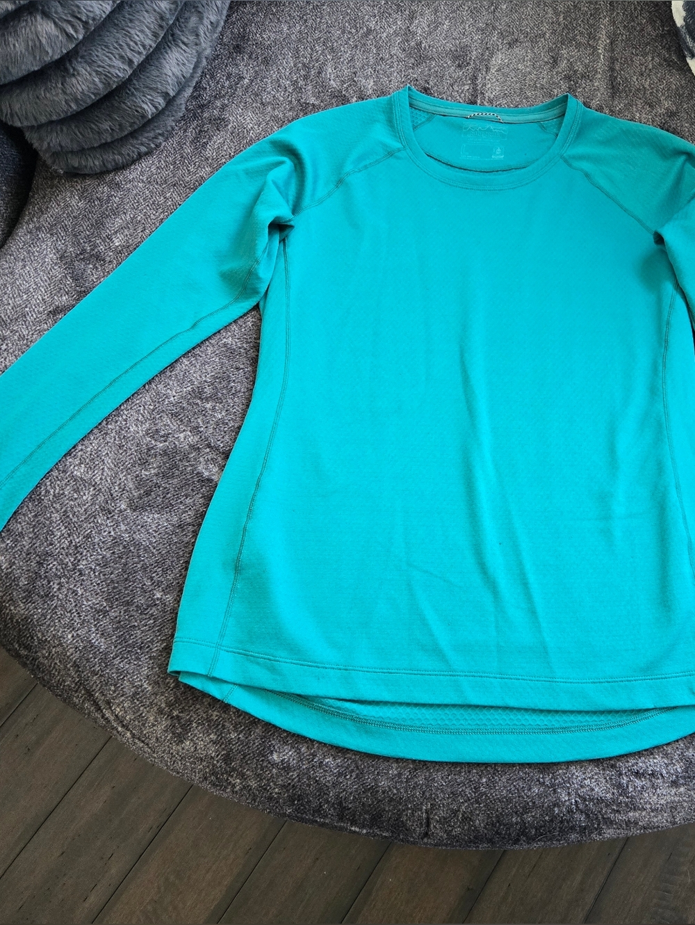 Pategonia Teal Long Sleeve Crew Neck